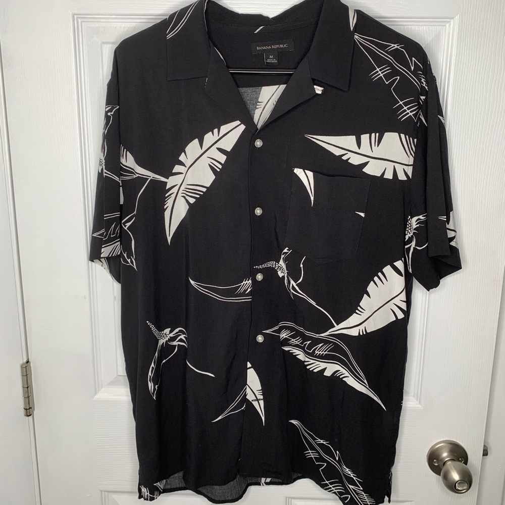 Banana Republic, black and white